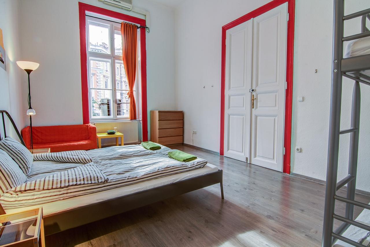 Pal'S Mini Hostel Budapest Esterno foto